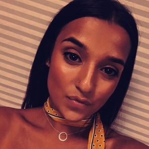 Meet your Posher, Mya